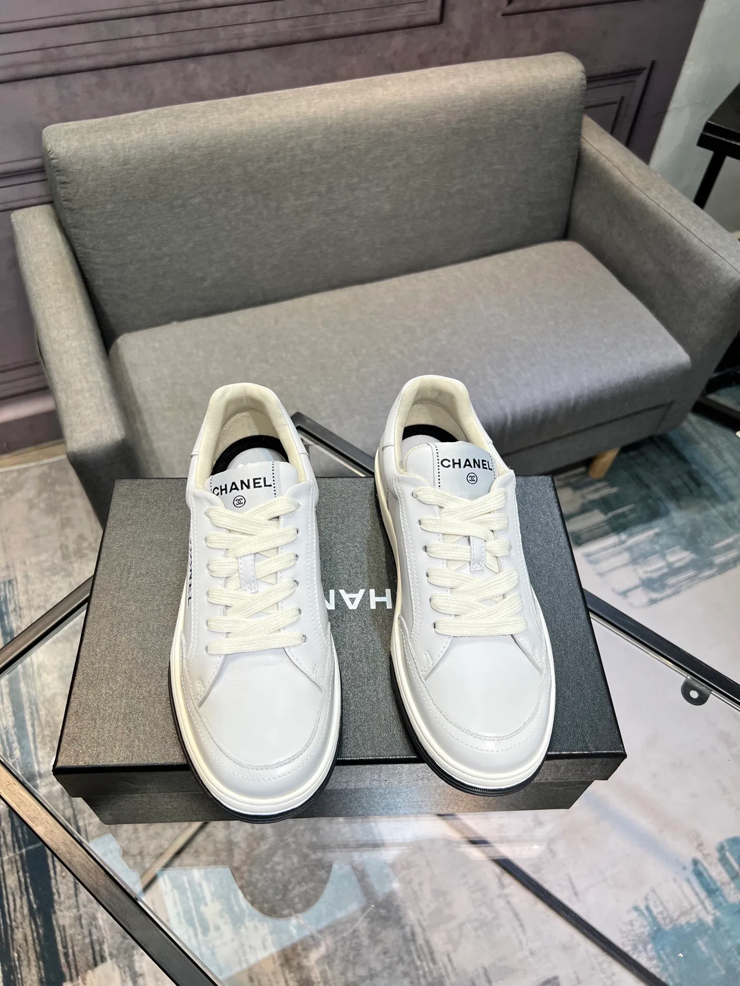 Men's men's shoes💰660 Exclusive real shots (top version) CHANEL Chanel's new panda sneakers Panda shoes Chanel 2025ss color matching thick-soled casual sports shoes sneakers Counter synchronization The counter is very popular Very difficult to buy a shoe The most popular thick-soled panda shoes on the Internet It is obvious that Xiaoxiang control cannot miss it Simple and versatile white shoes that have both good looks and comfort Thick sole increases height, is super versatile and can be worn with eyes closed😍 Whoever wears it will look better. Upper: calfskin. Lining: imported sheepskin lining. Outsole: TPU original outsole. Size: 35-44 (41 for women, 40 for men, custom made).